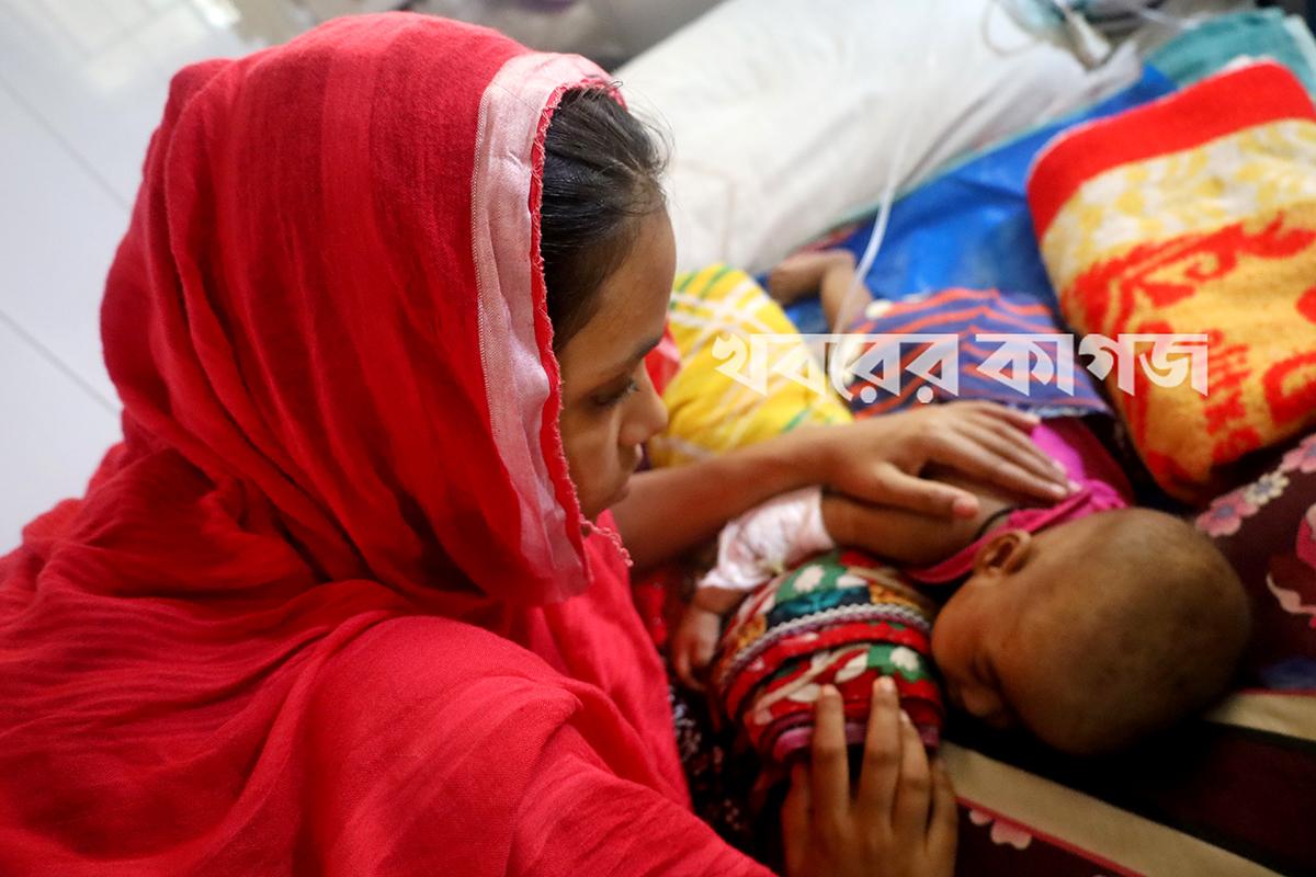 কার্জন হলের সামনের সড়ক